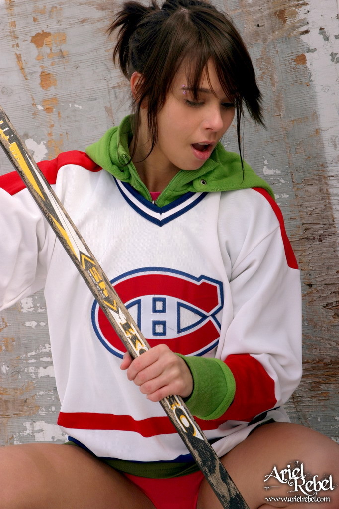 Jeune sexy jouant au hockey
 #67623250