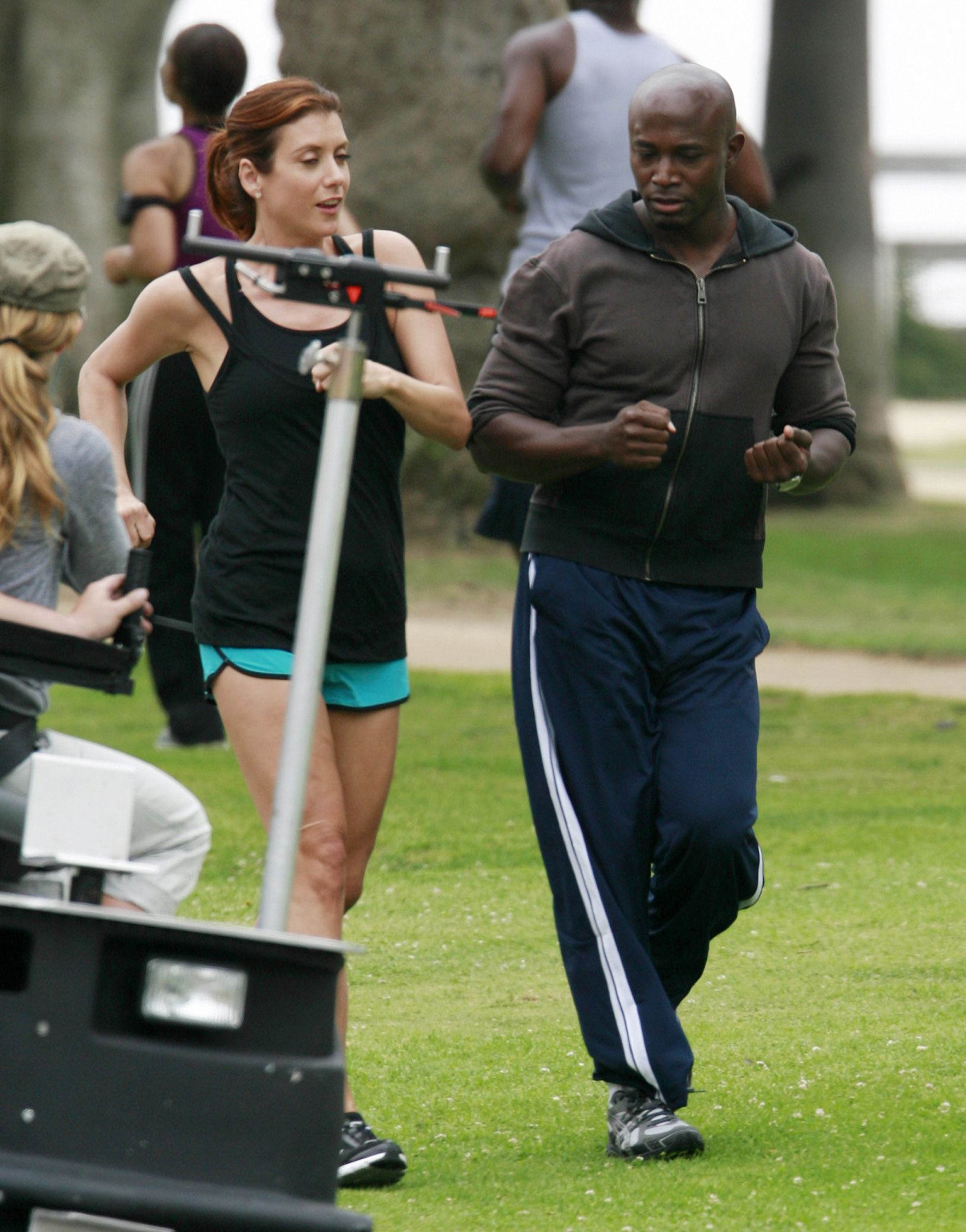 Kate Walsh langbeinig in Workout-Klamotten am Set von "Private Practice" in Santa 
 #75336381