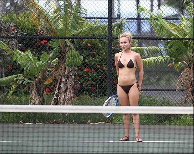 Hayden Panettiere esponendo corpo sexy e culo caldo in bikini
 #75266805