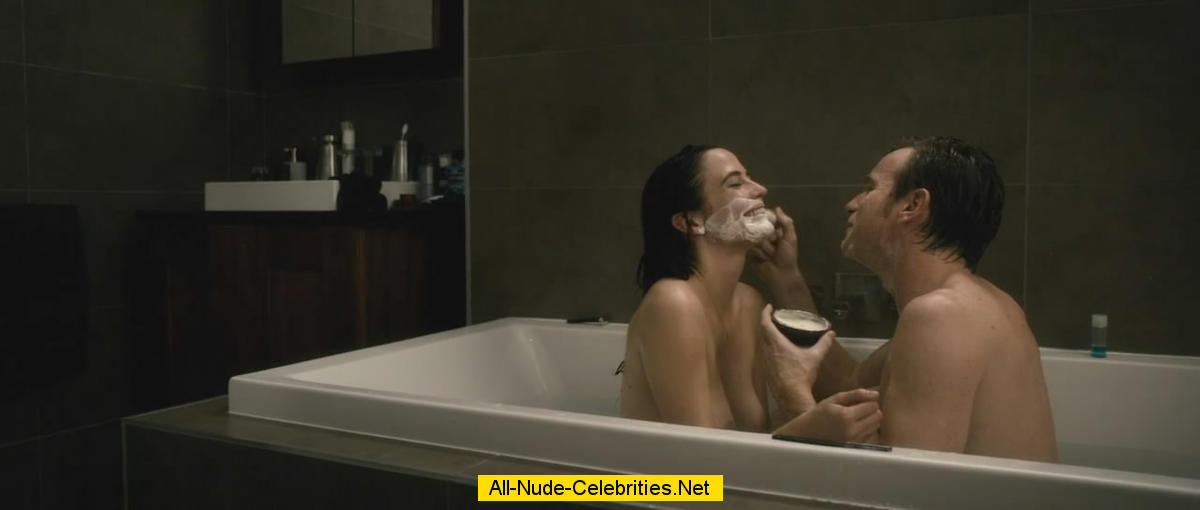 Eva green nue, sexe chaud au lit et dans le bain
 #71650348