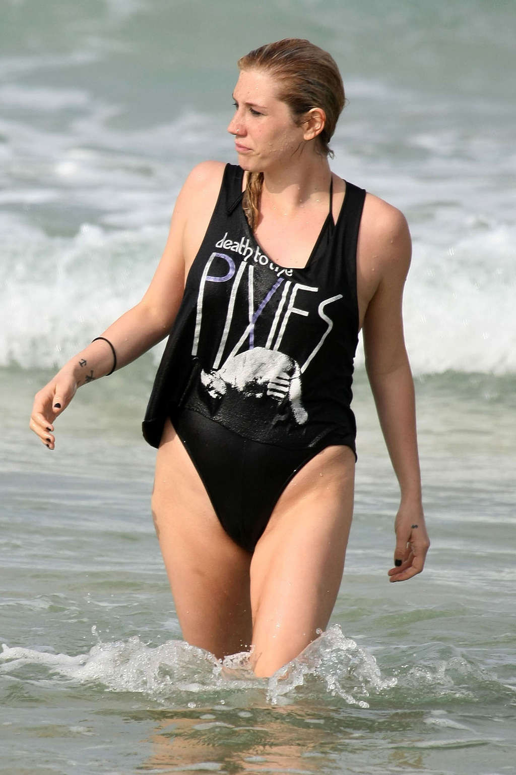 Kesha mostrando il suo incredibile corpo sexy e culo caldo in bikini
 #75355432