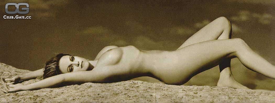 裸でポーズをとるオーストリア人セレブの乳房 Sonja kirchberger
 #75209708