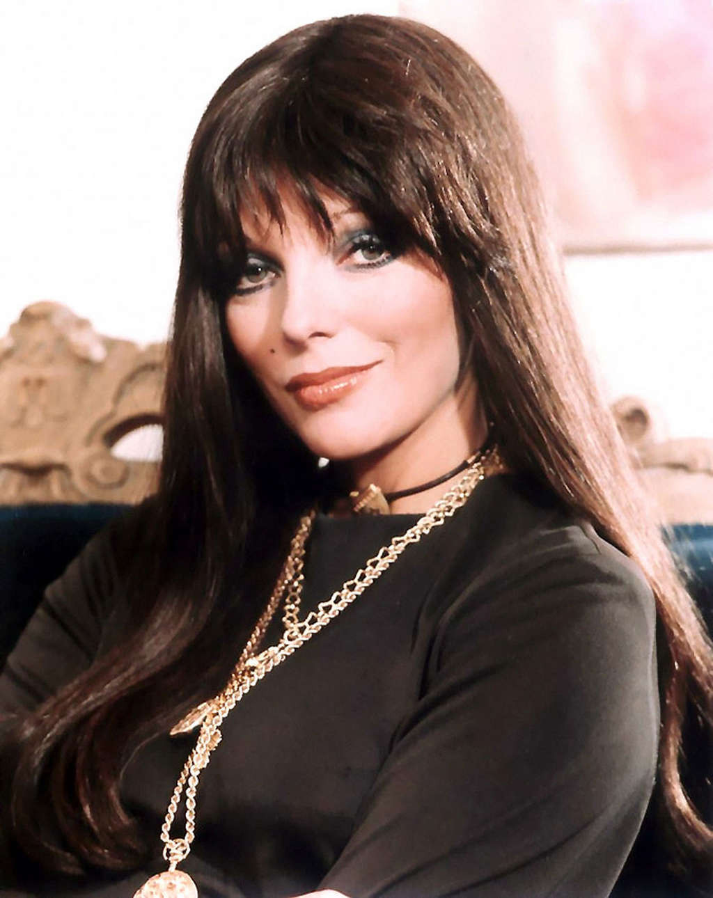 Joan collins che espone le sue belle tette grandi in photoshoot
 #75352770