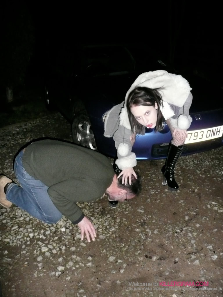 Emily x pillada chupando pollas al aire libre en mallas negras y botas
 #78590253