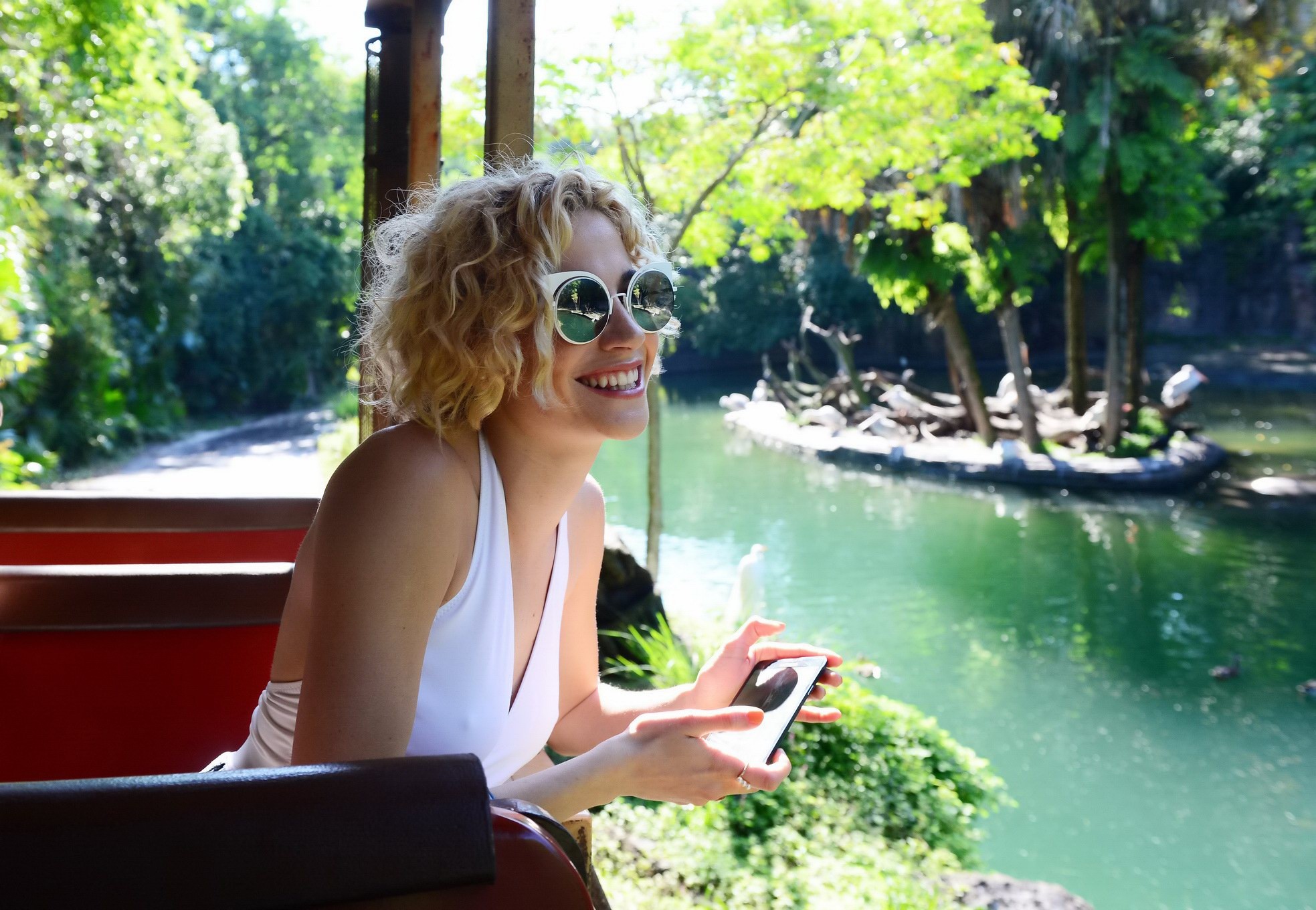 Pixie Lott zeigt Nippelpokies im nassen weißen Badeanzug
 #75142431