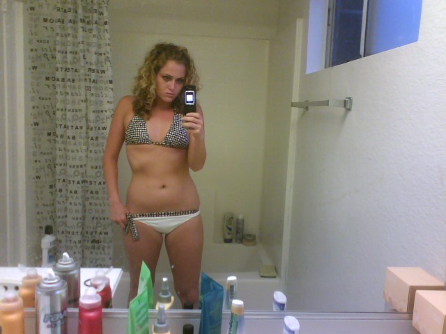 Blonde Modelle in verführerischen Fotos
 #68464280