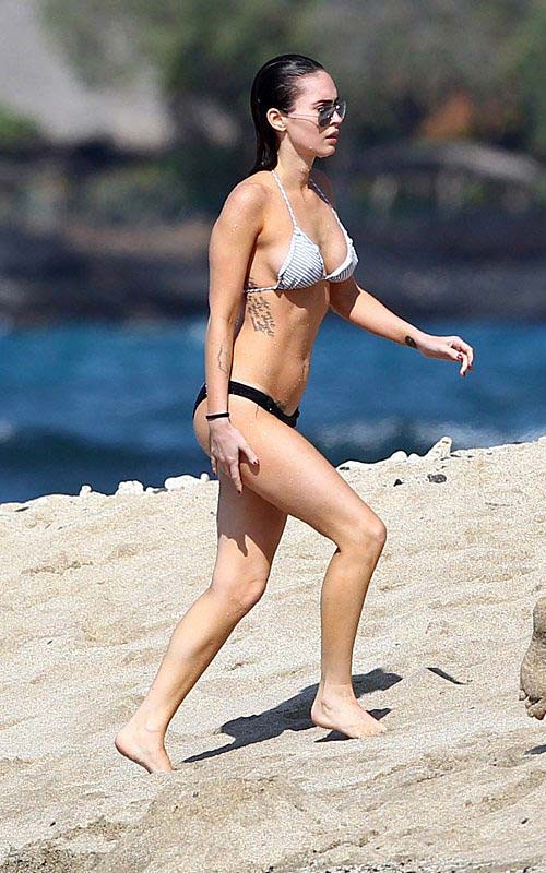 Megan Fox entblößt verdammt sexy Körper und riesige Brüste im Bikini
 #75273257