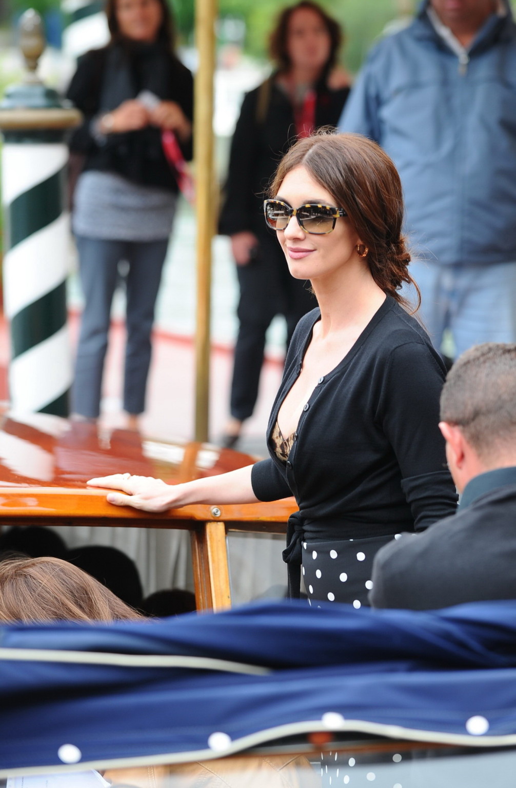 Paz Vega mostrando un enorme escote en el festival de cine de Venecia
 #75334283