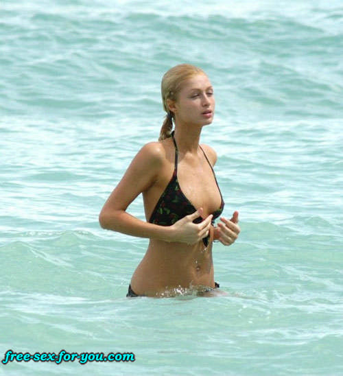 Paris Hilton showing pussy and posing in bikini for paparazzi #75433022