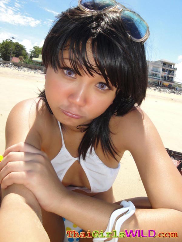 Cute little Thai amateur Febe poses at the beach and flashes #69758846