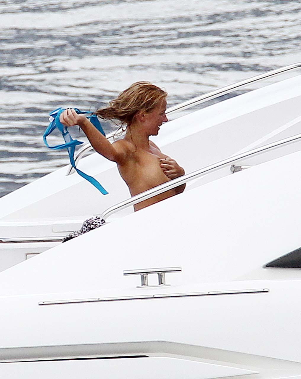 Geri Halliwell fucking sexy und heiß im Bikini und oben ohne Paparazzi Fotos
 #75299505