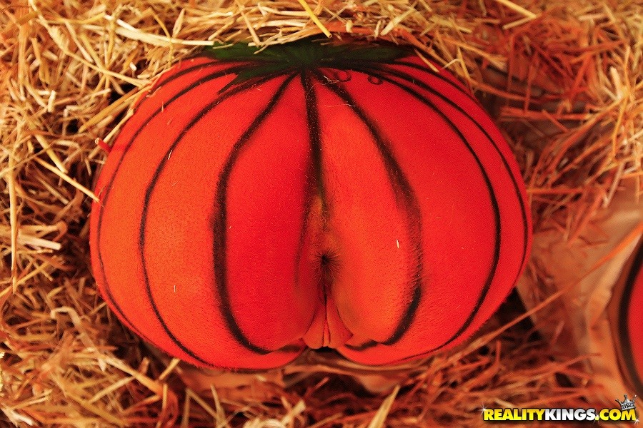 Amazing teen agrees to get fucked in the ass after painting it like a pumpkin in #67385673