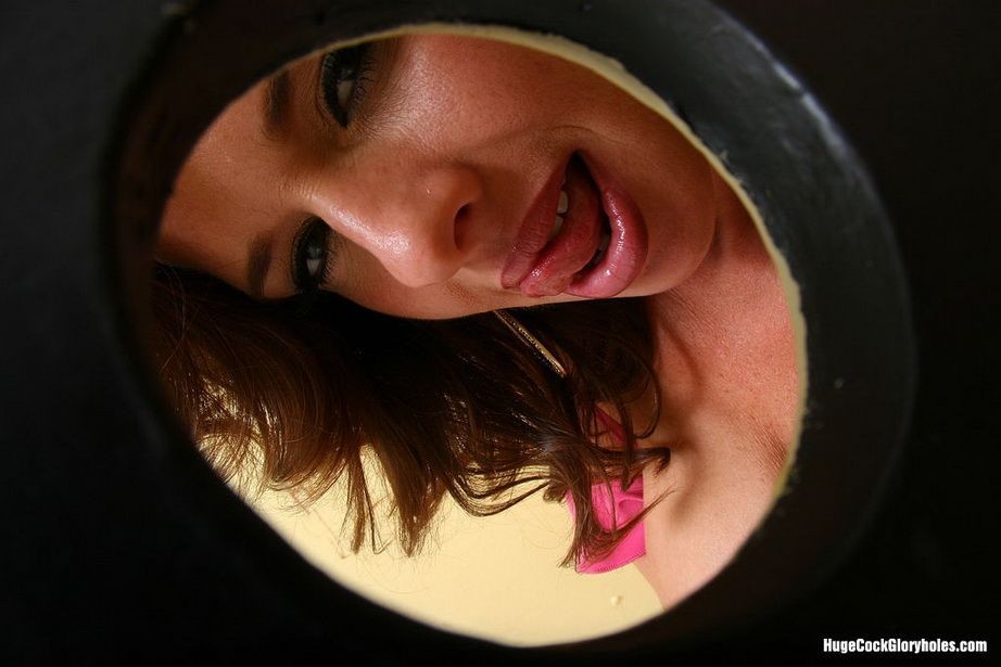 Veronica avluv succhia un grosso cazzo sconosciuto al gloryhole
 #74201549