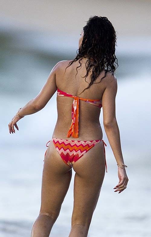 Rihanna very sexy and hot bikini paparazzi photos #75277414