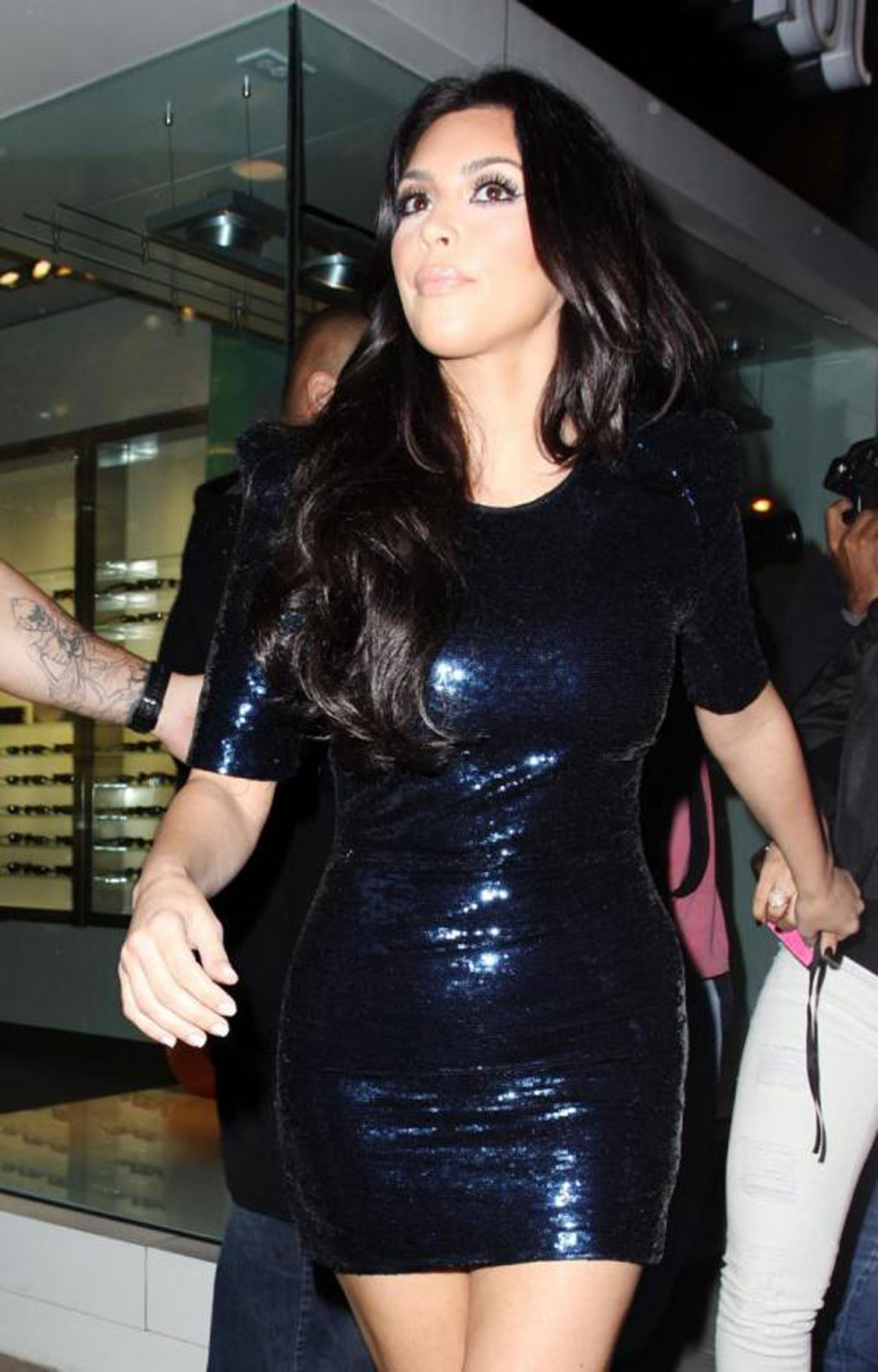 Kim Kardashian entblößt sexy Arsch und riesige Brüste
 #75318563