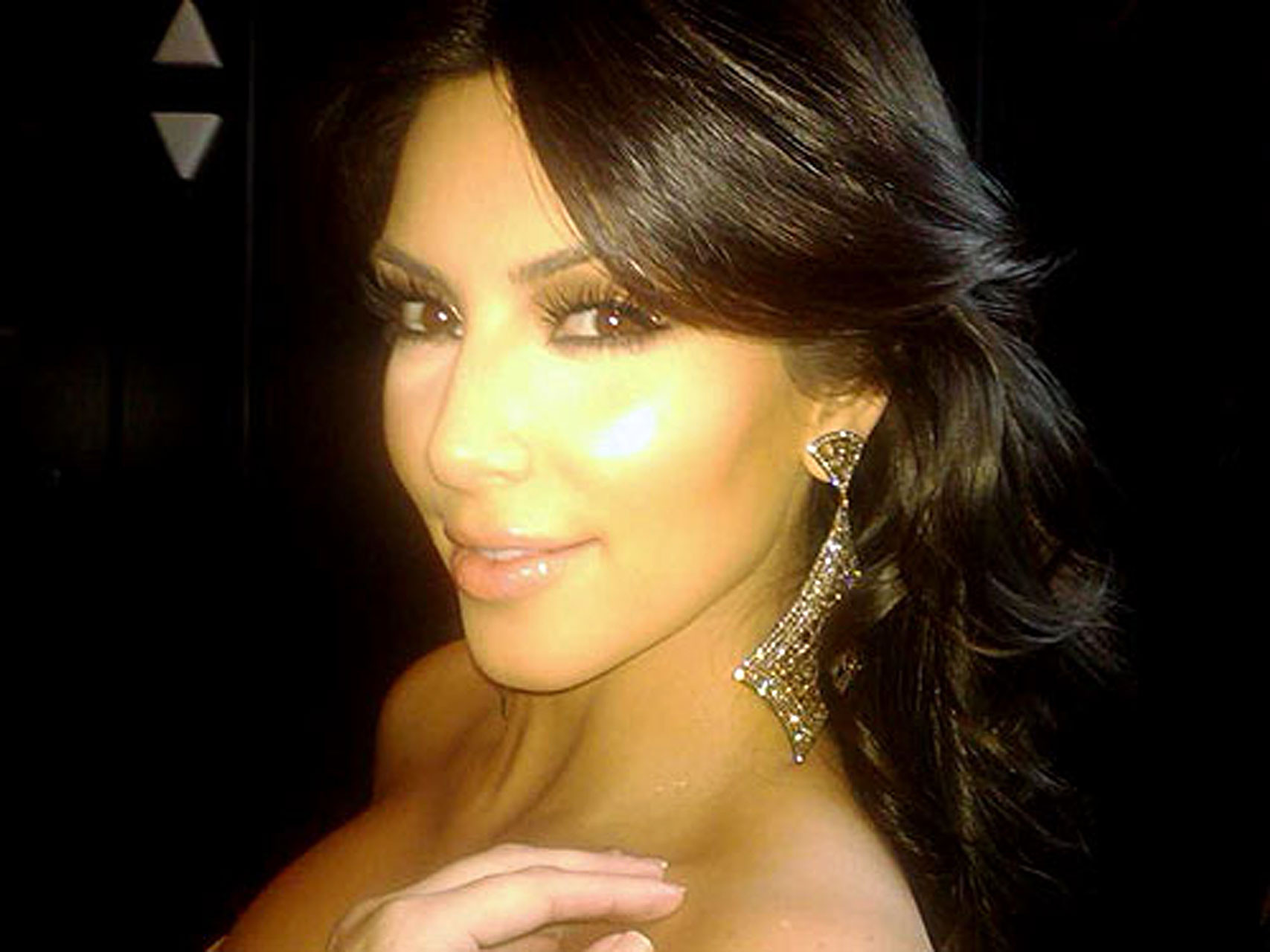 Kim Kardashian entblößt sexy Arsch und riesige Brüste
 #75318614