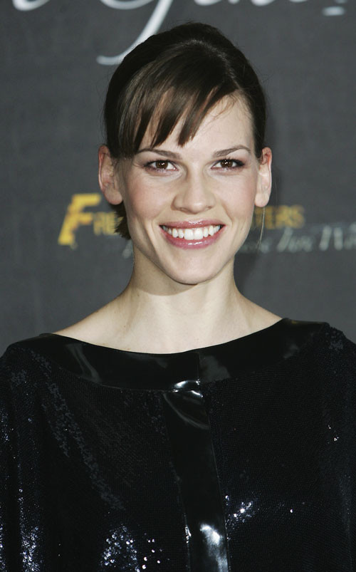 Hilary swank chatte exposée et robe transparente photos paparazzi
 #75438700