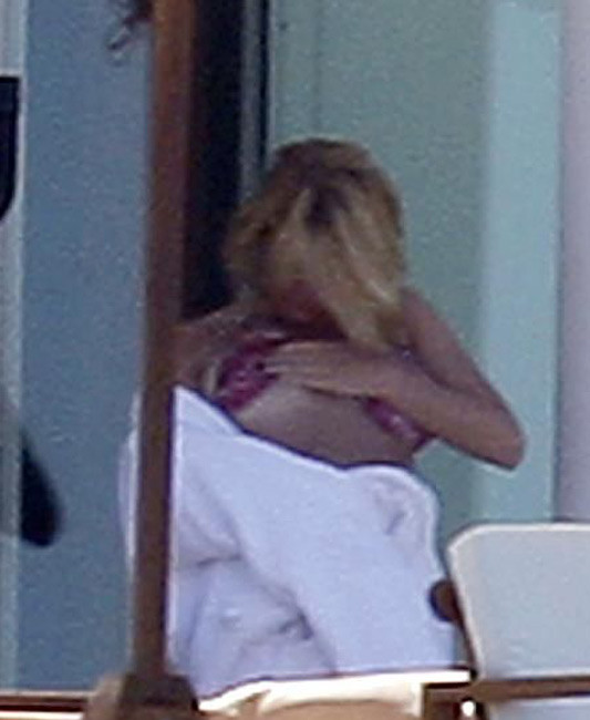 Hot celebrity singer Jessica Simpson hard nipples and upskirt #75416716