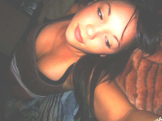 自分で撮影しているワイルドな女の子たち
 #68348061