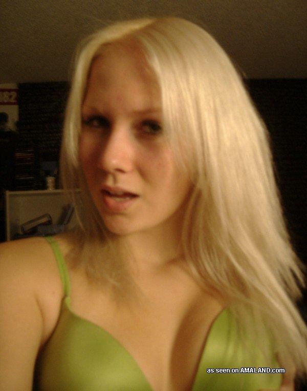 Steamy hot kinky amateur blondie posing for her boyfriend #75693095