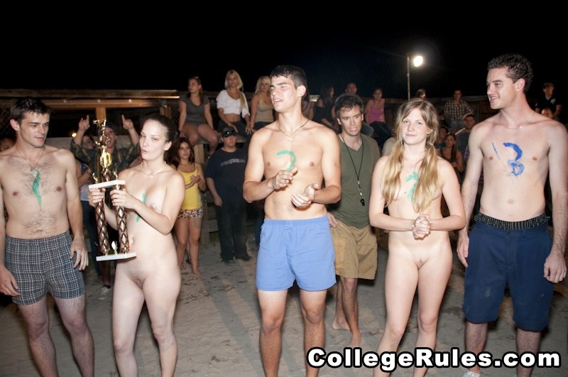 College-Party wird bald zu einer Hardcore-College-Orgie
 #74599234