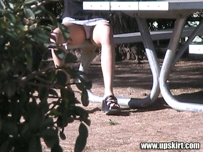 Sneaky upskirt crotch shot closeups gefangen von spy cam im park
 #78675574