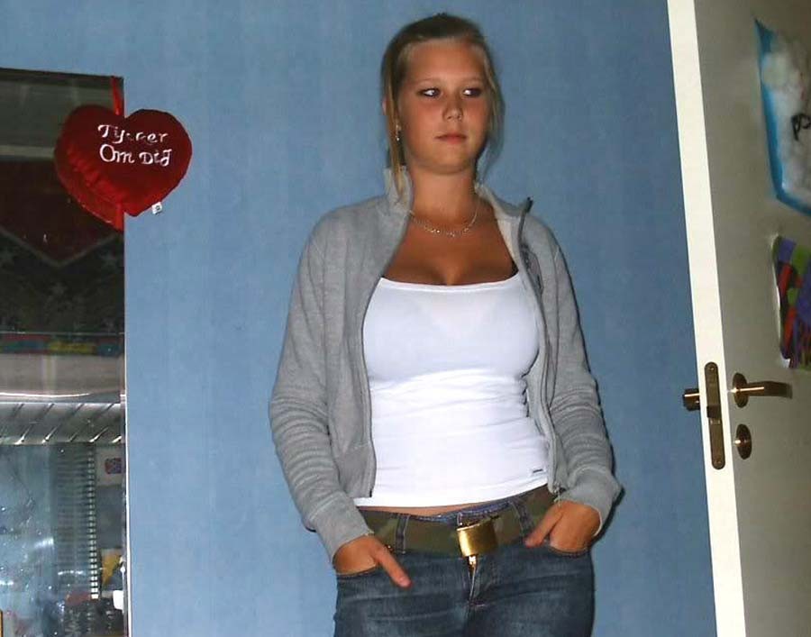 Foxy blondes Teen Girl mit riesigen Titten
 #73615331