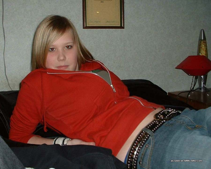 Foxy blondes Teen Girl mit riesigen Titten
 #73615372