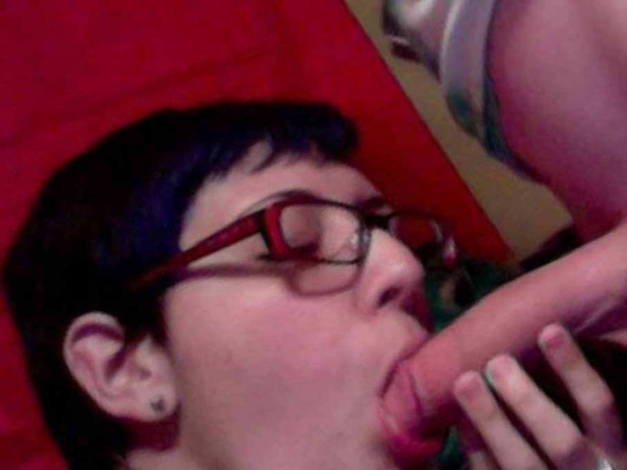 Chupando una erección
 #68102524