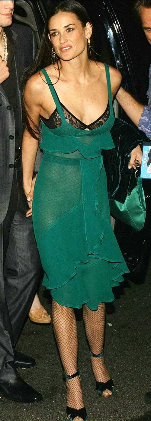 Demi Moore sieht sehr sexy aus im grünen Seethru-Dress
 #75404358