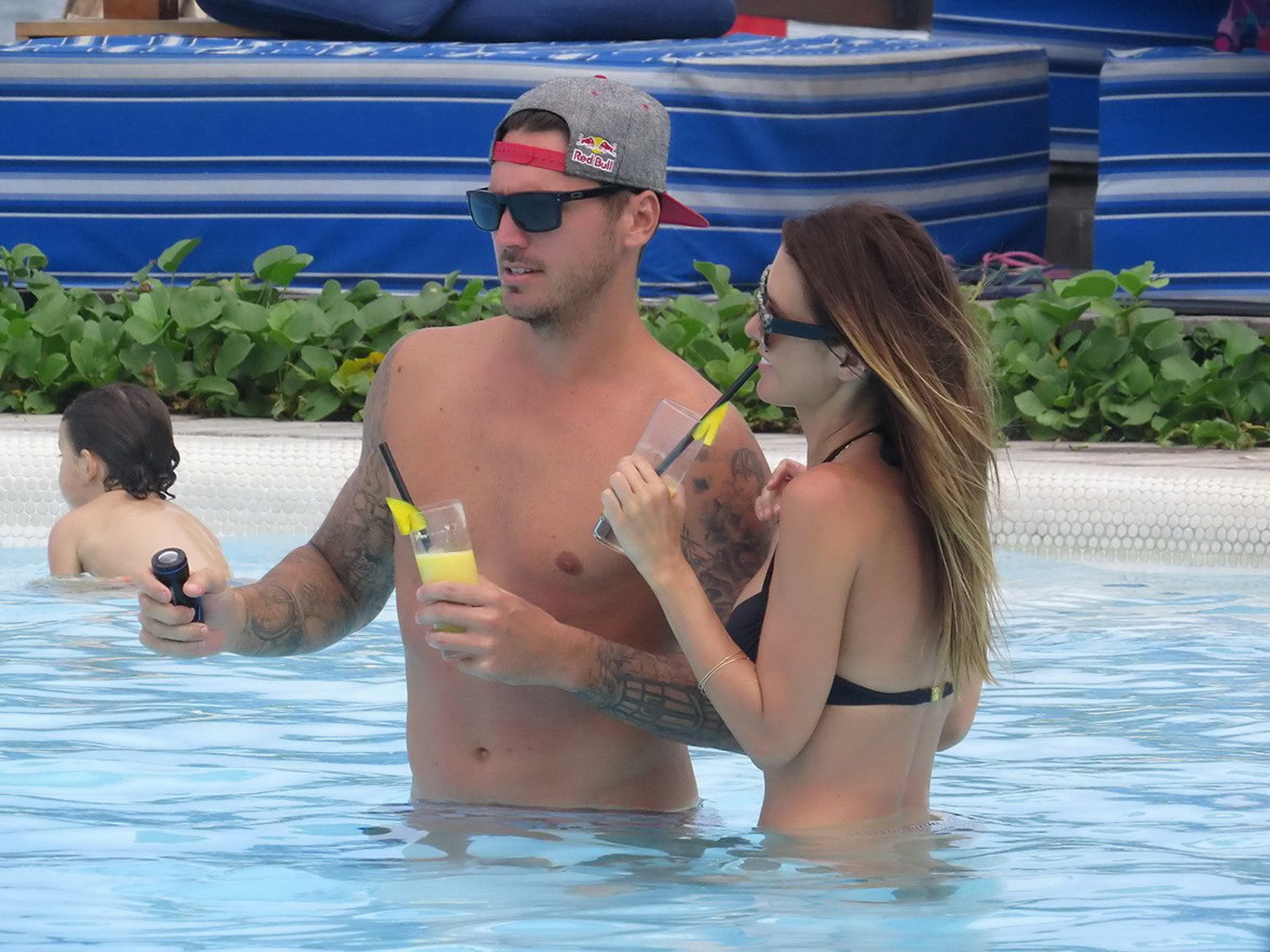 Audrina Patridge vollbusig in knappem Zweiteiler am Strand von Bali
 #75193285