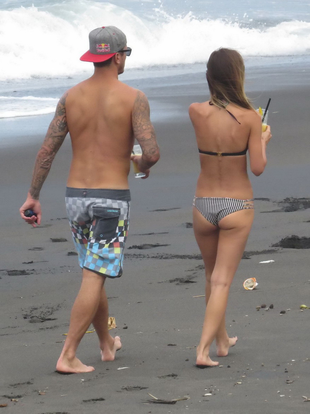 Audrina Patridge vollbusig in knappem Zweiteiler am Strand von Bali
 #75193293