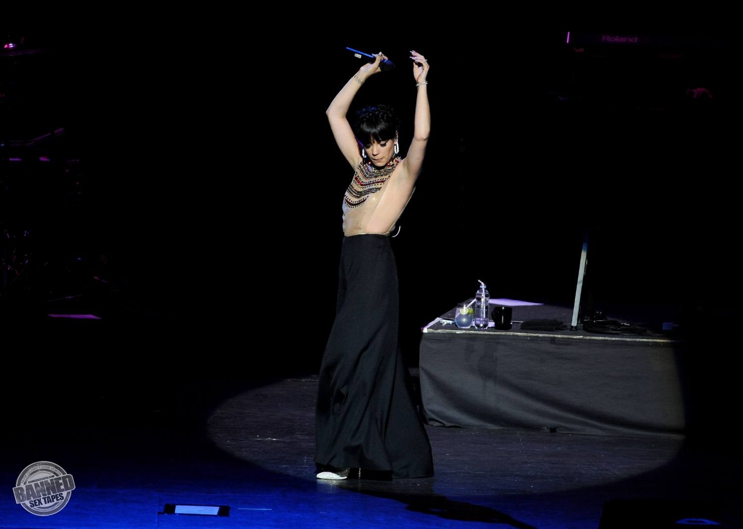 Lily Allen  see her nude tits through transparent top during concert #75191540