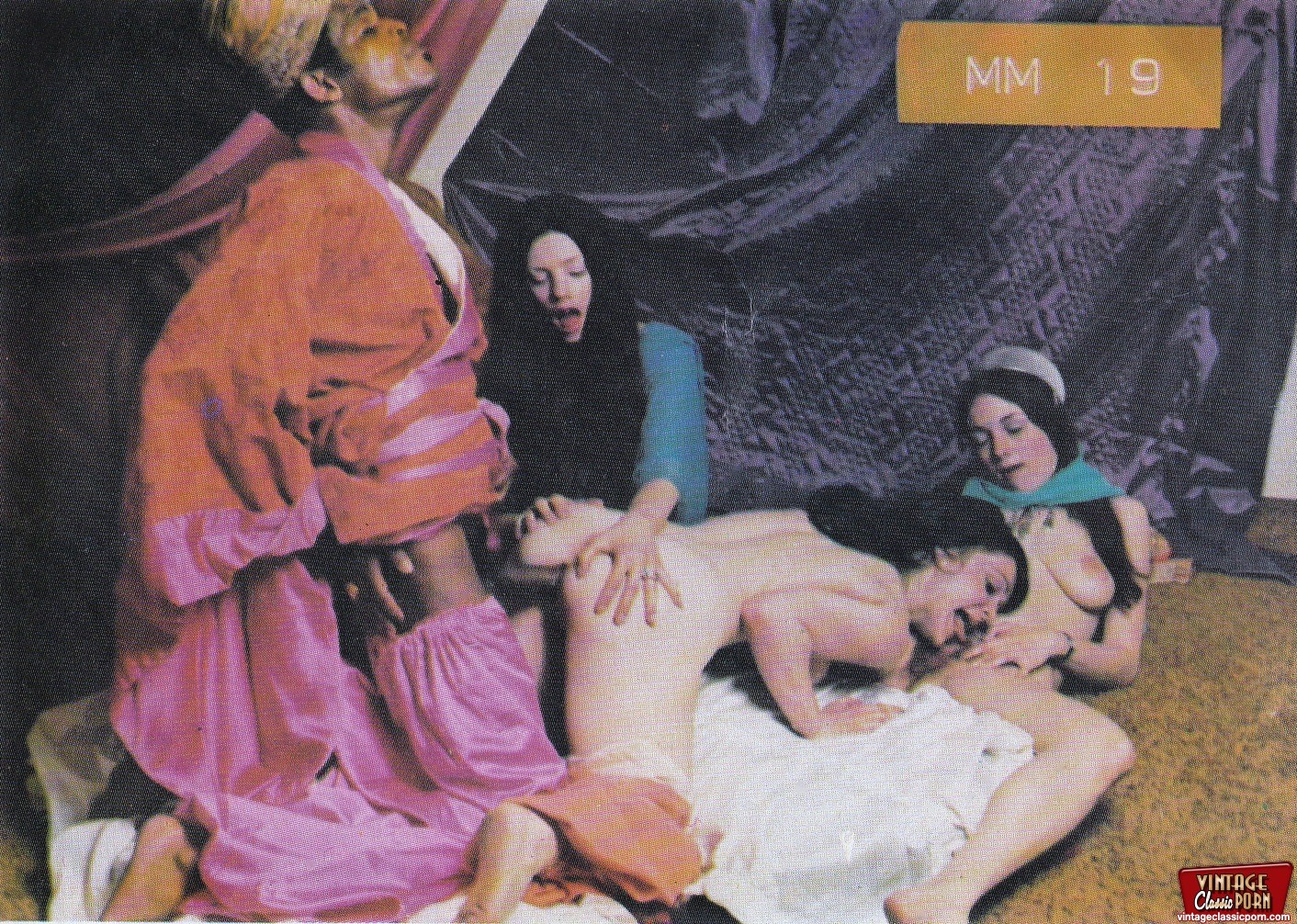 Varias parejas setenteras cachondas disfrutan compartiendo una gran polla
 #67780807