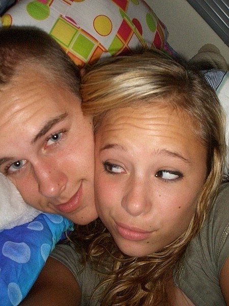 Amateur-Freundinnen posieren
 #68254261