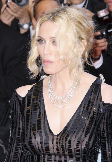 Celebrity Madonna völlig nackt und zeigt ihre haarige Muschi
 #75405453