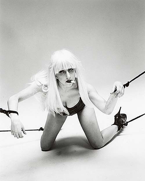 Lady Gaga posa nuda e mostra grandi tette e bella figa
 #75290775