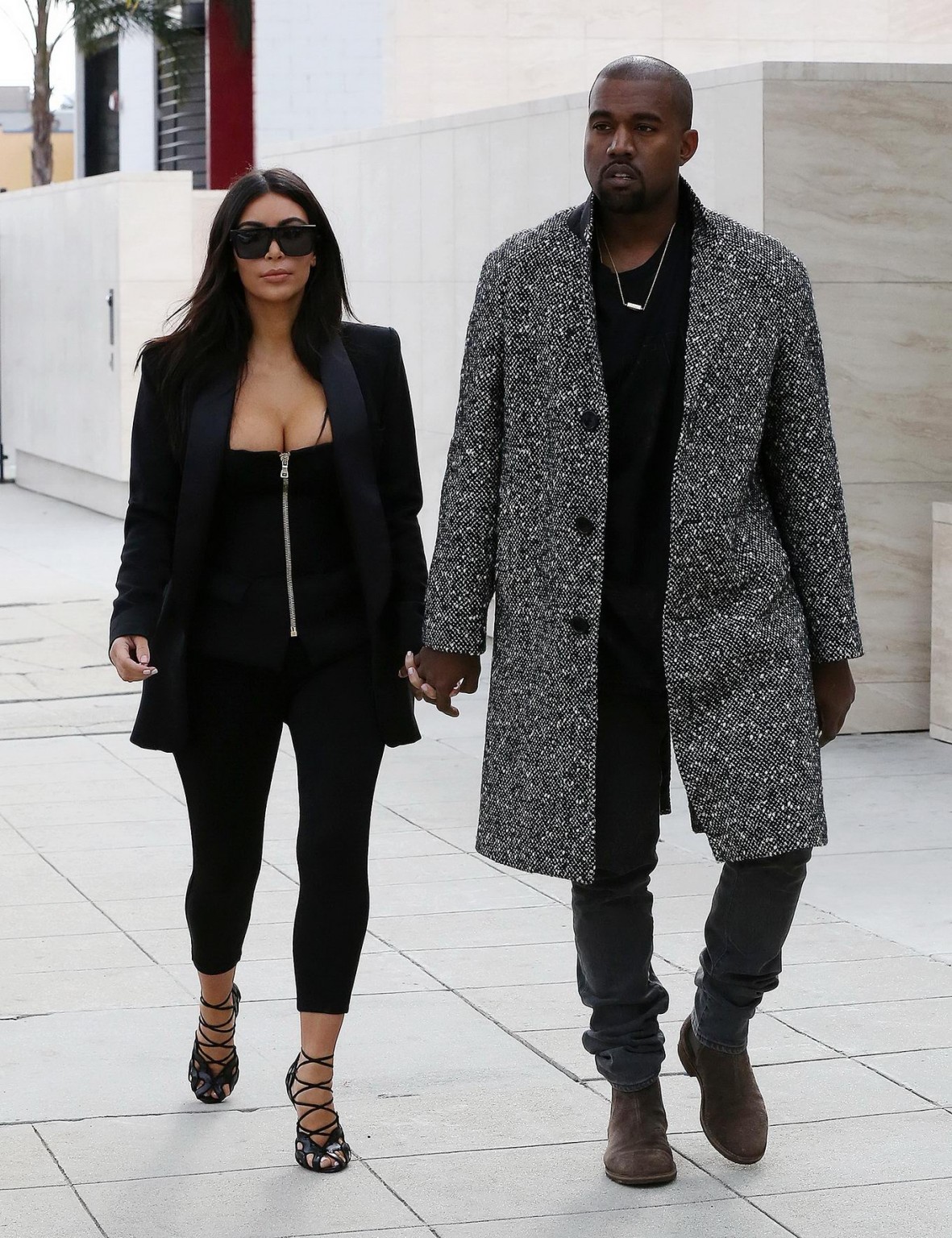 Kim Kardashian zeigt riesiges Dekolleté in Los Angeles
 #75177697