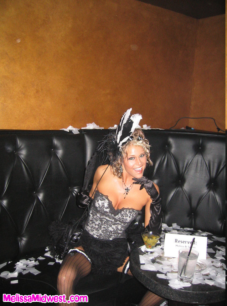 Melissa midwest aus in einem Club für halloween lecken dildo
 #67391474