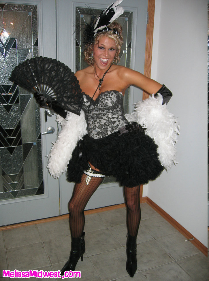 Melissa midwest aus in einem Club für halloween lecken dildo
 #67391610