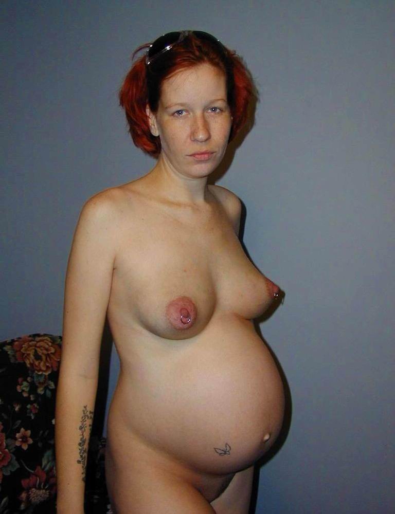 Amateur schwangere Babes zeigen Bäuche und Muschis
 #67872249