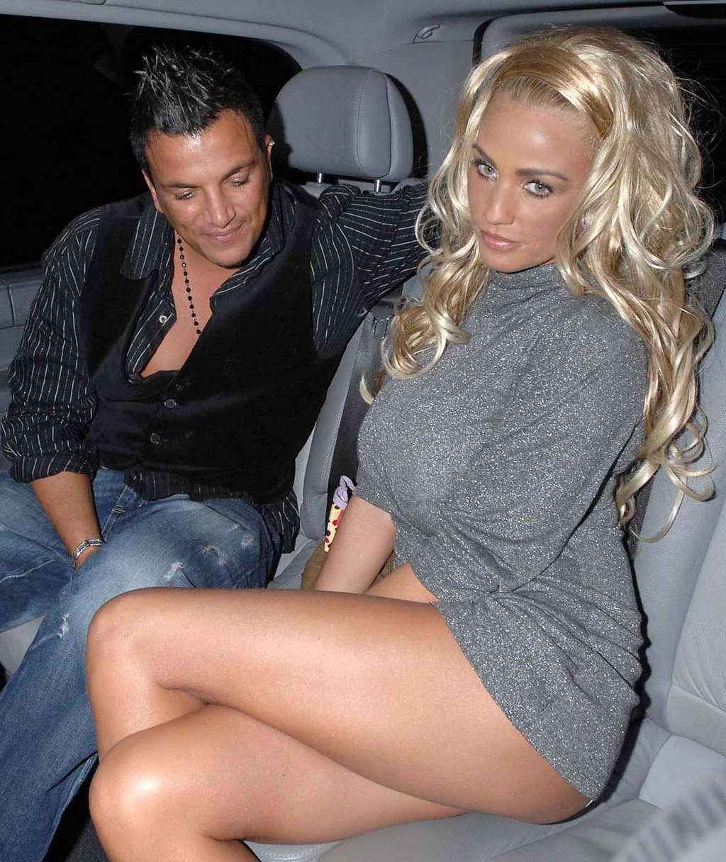 Katie Price spread her legs and showing sexy underwear while she is drunk #75362961