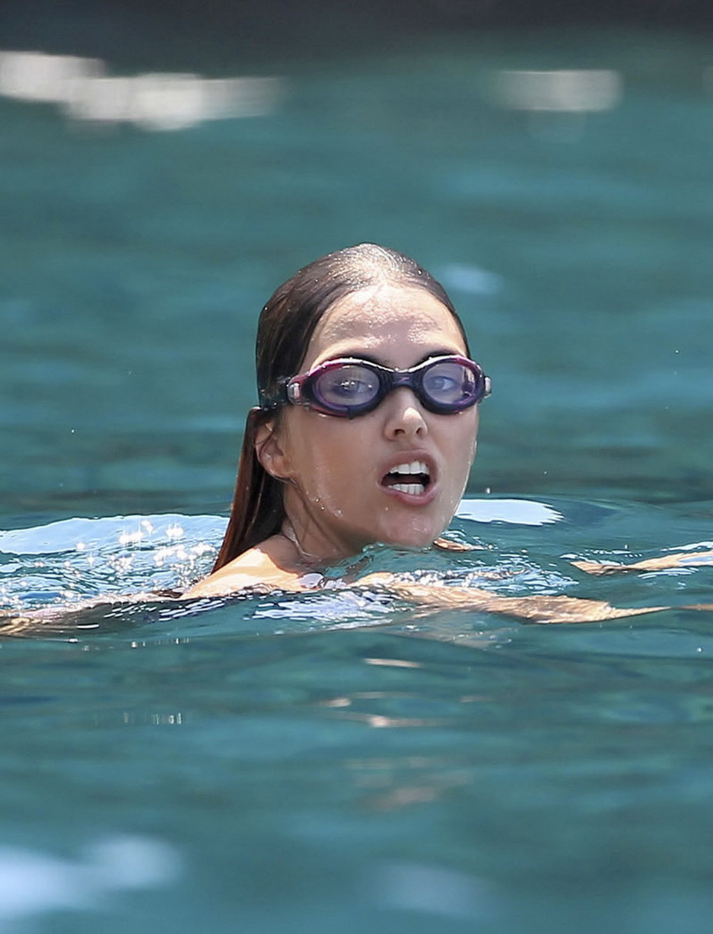 Helen Lindes mostra il suo corpo in bikini su uno yacht a Ibiza
 #75223321