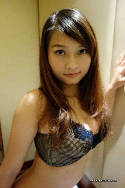 Collection d'une nana asiatique posant dans des selfpics chauds
 #69773648