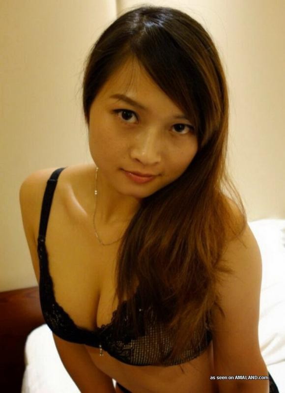 Collection d'une nana asiatique posant dans des selfpics chauds
 #69773671