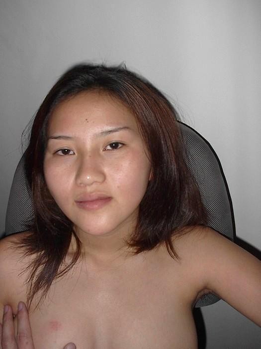 Kinky asiatische Küken mit buschigen twat wird auf dem Bett geknallt
 #69789396