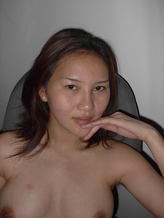 Kinky asiatische Küken mit buschigen twat wird auf dem Bett geknallt
 #69789401