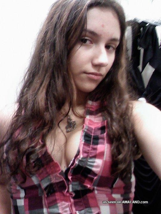 Sammlung eines frechen Camwhoring-Babes, das ihre Titten zeigt
 #75694585