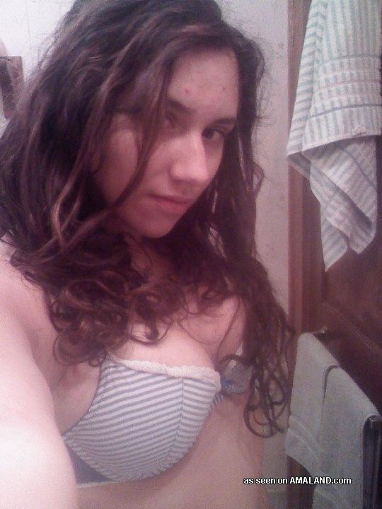 Sammlung eines frechen Camwhoring-Babes, das ihre Titten zeigt
 #75694597