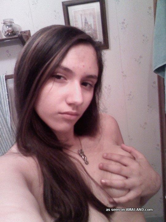 Sammlung eines frechen Camwhoring-Babes, das ihre Titten zeigt
 #75694614